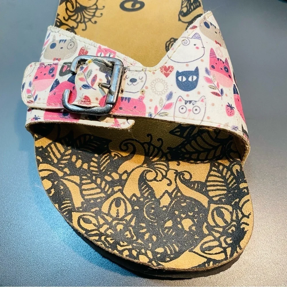 Calceo Women’s Kitten Pattern Sandal EU-39
